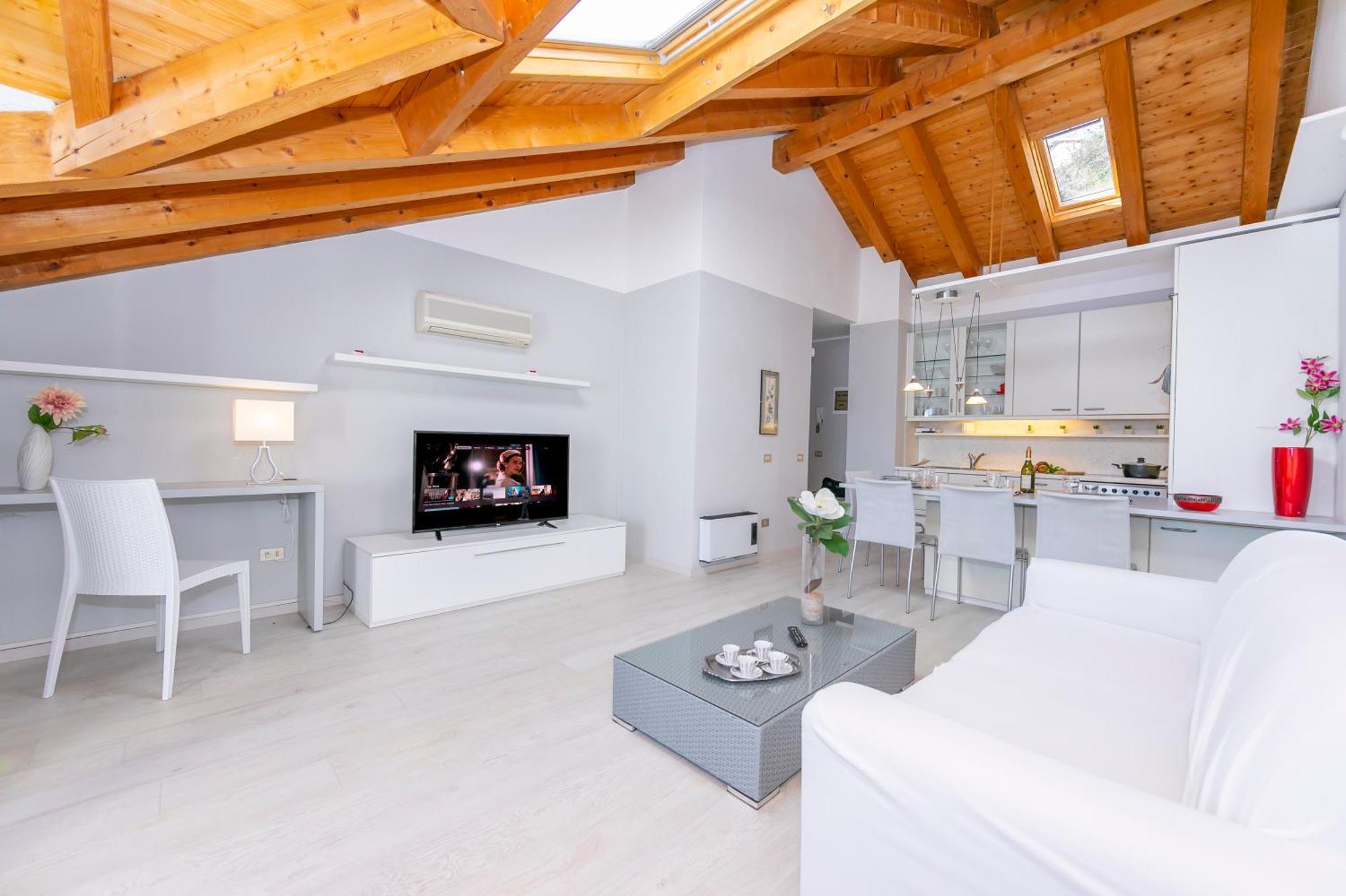 Blu Lake Apartment On Ghiffa Beach - Happy Rentals 외부 사진